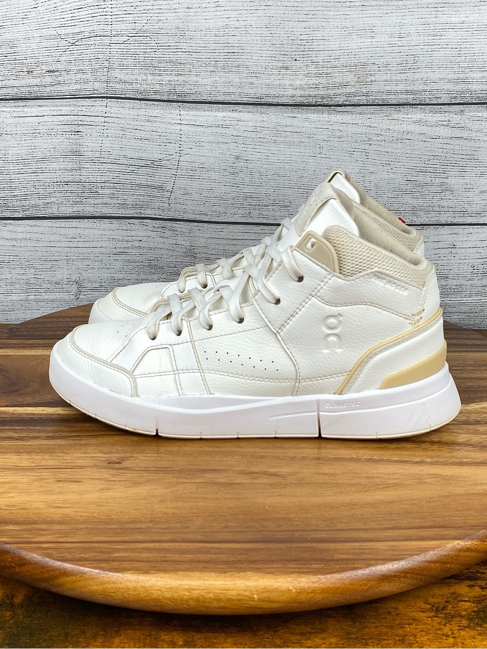 ON Running The Roger Clubhouse Mid White Savannah Shoes Women’s Size Size 7.5